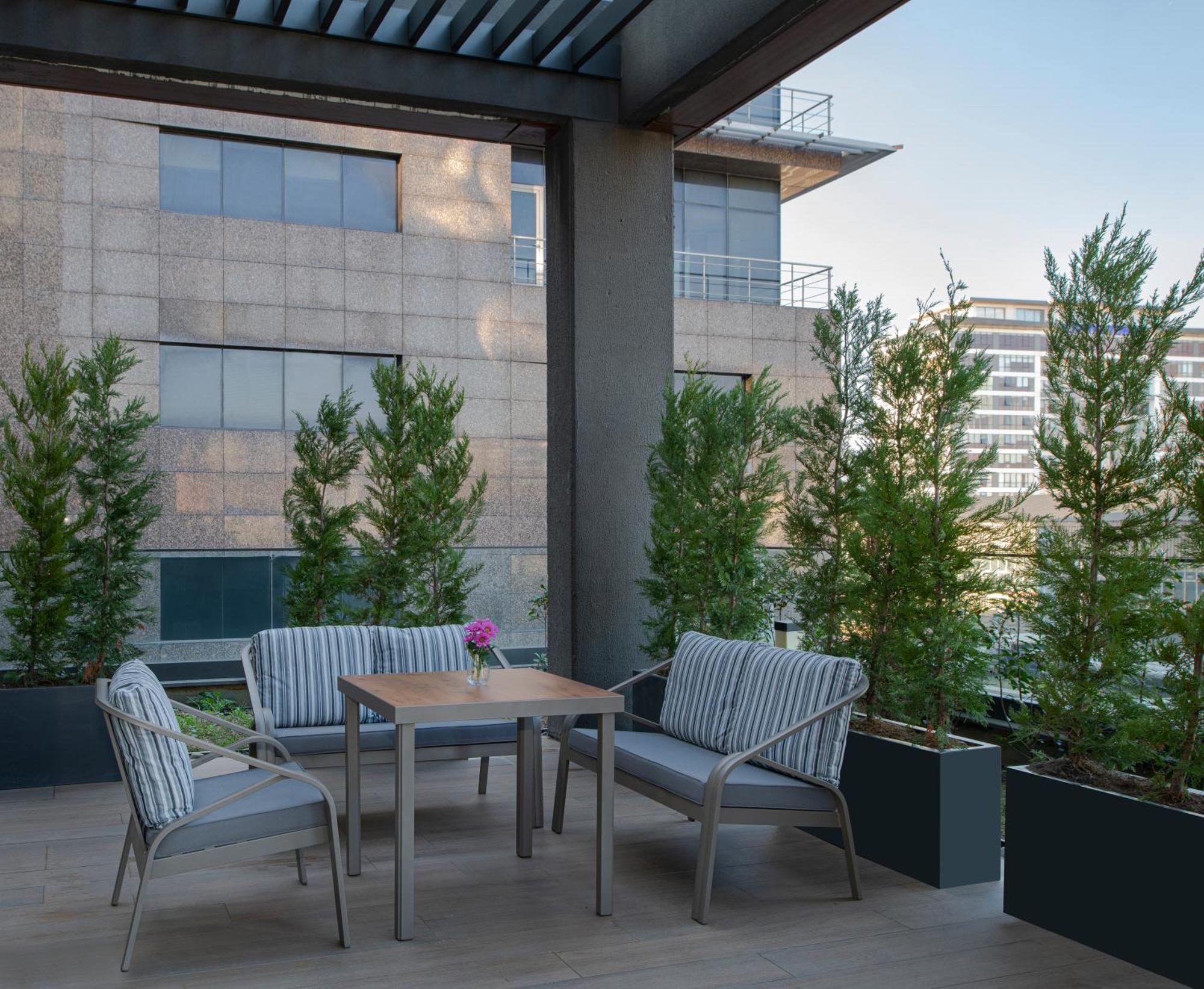 Movenpick Living Istanbul West Istambul Exterior foto A 3D rendering of a patio