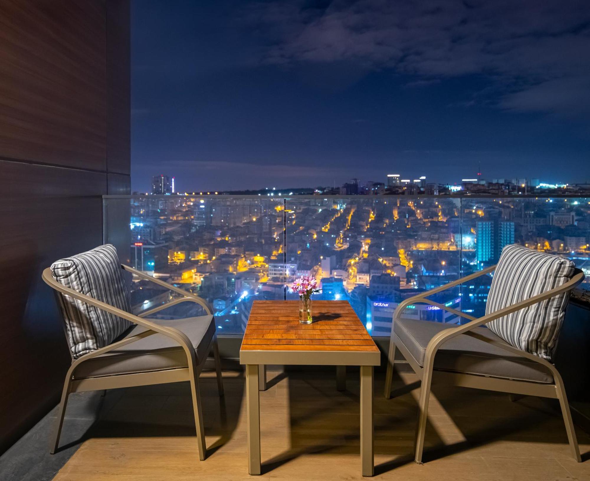 Movenpick Living Istanbul West Istambul Exterior foto View from the balcony of a suite