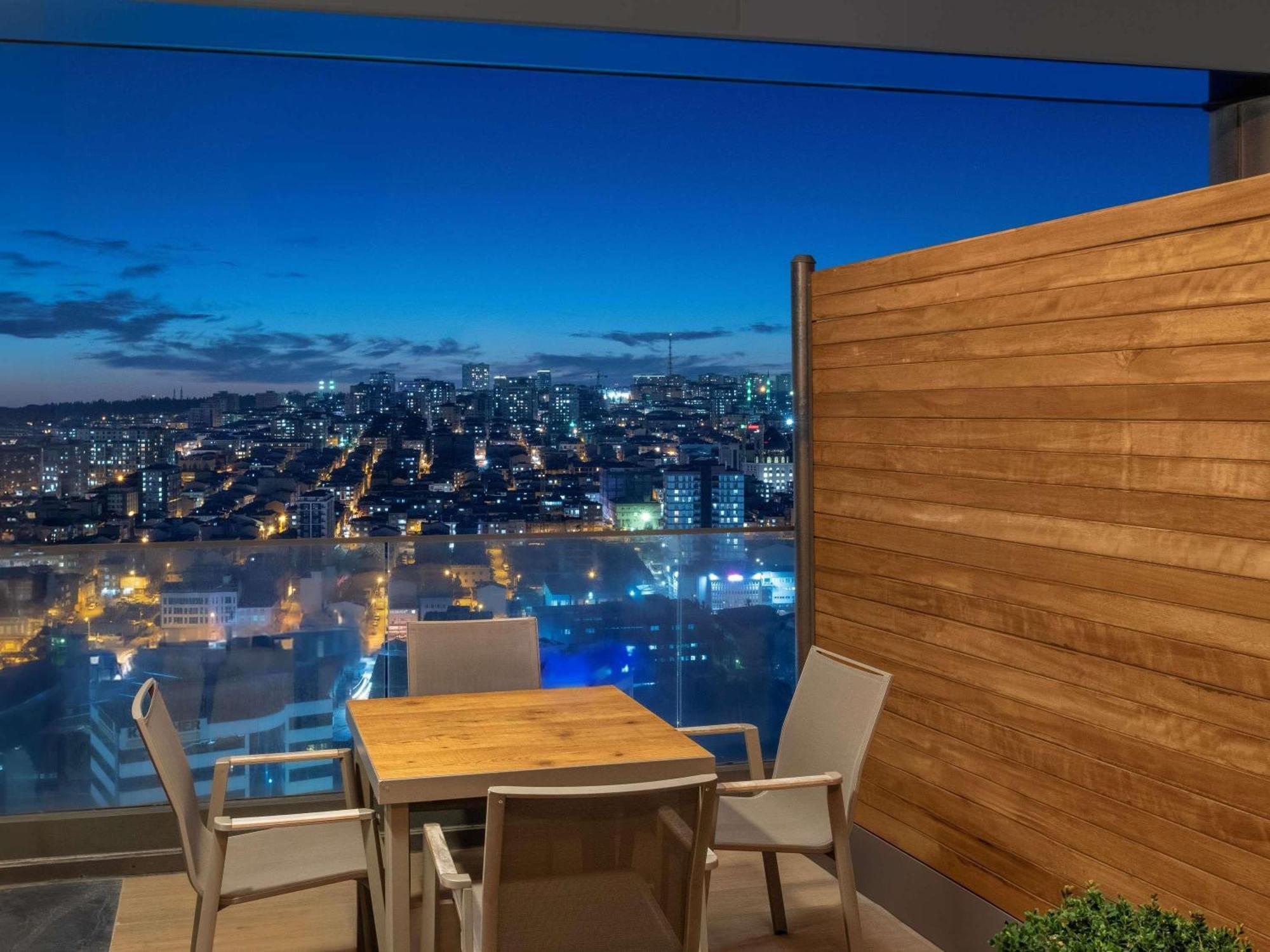 Movenpick Living Istanbul West Istambul Exterior foto